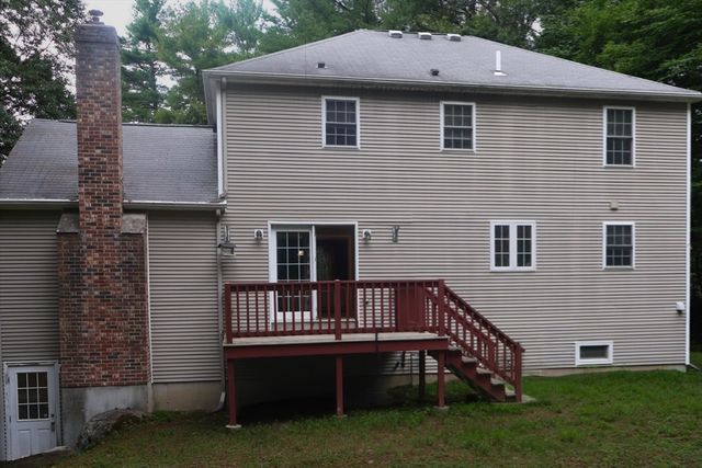94 Whitins Rd, Sutton, MA 01590