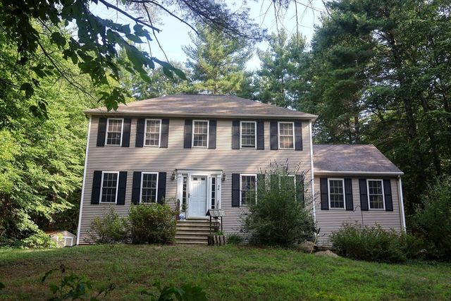 94 Whitins Rd, Sutton, MA 01590