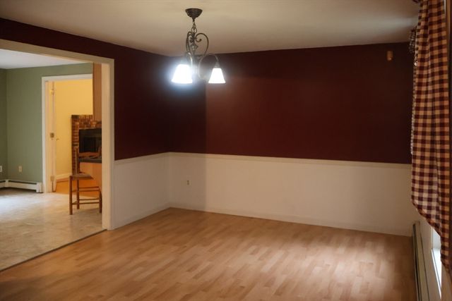 94 Whitins Rd, Sutton, MA 01590