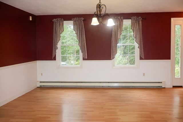 94 Whitins Rd, Sutton, MA 01590