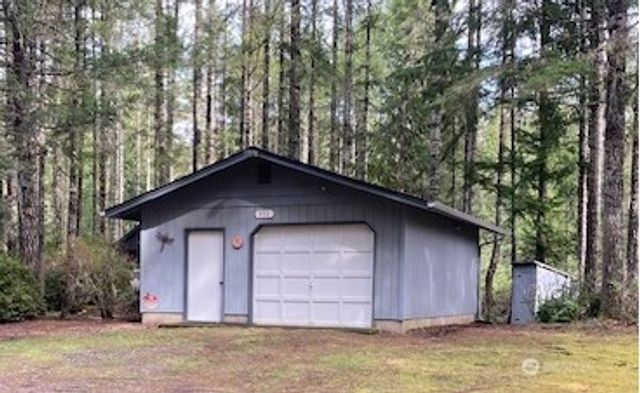 531 N Mountain View Drive, Hoodsport, WA 98548