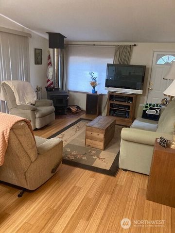 531 N Mountain View Drive, Hoodsport, WA 98548