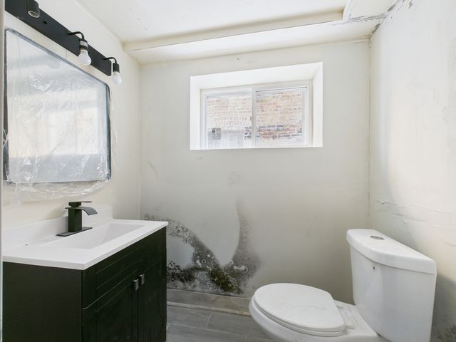 8024 S Loomis Boulevard, Chicago, IL 60620