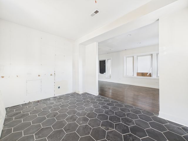 8024 S Loomis Boulevard, Chicago, IL 60620