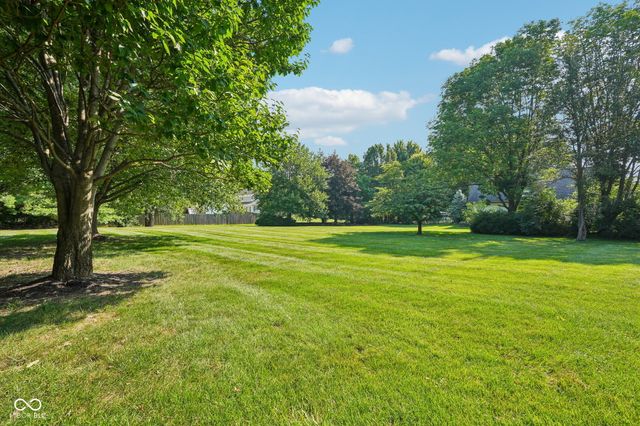 10515 Wildwood Drive, Zionsville, IN 46077
