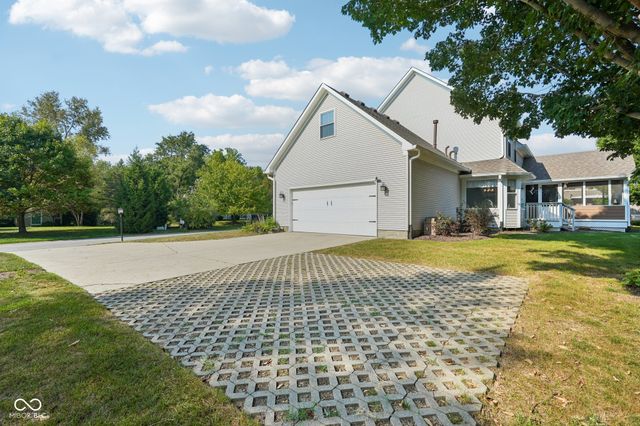 10515 Wildwood Drive, Zionsville, IN 46077