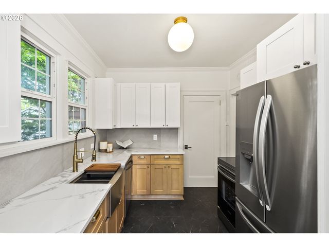 9304 N HODGE Ave, Portland, OR 97203