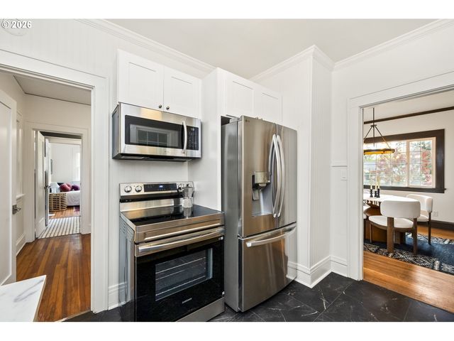 9304 N HODGE Ave, Portland, OR 97203