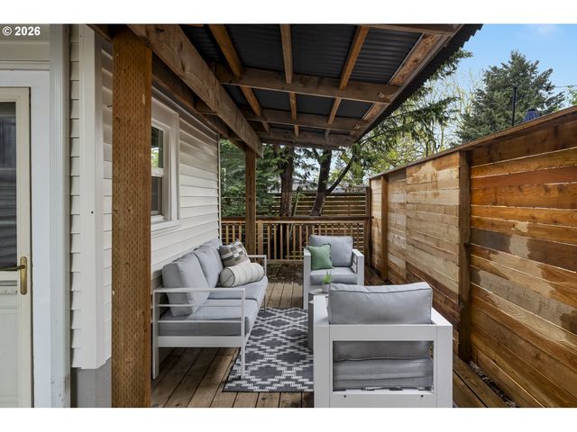 9304 N HODGE Ave, Portland, OR 97203