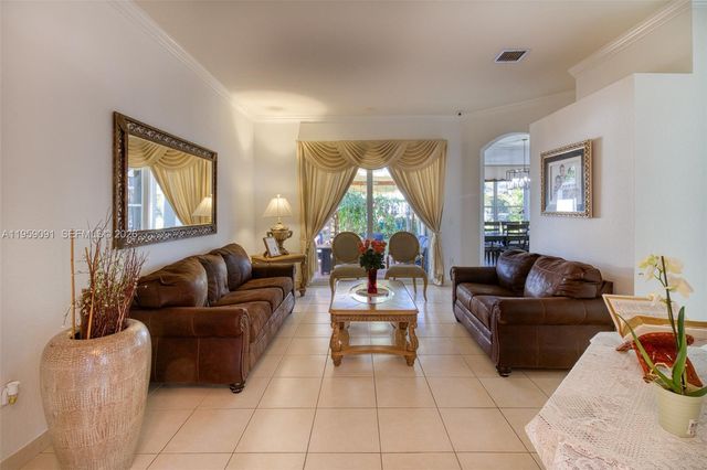 15959 SW 6th St, Pembroke Pines, FL 33027