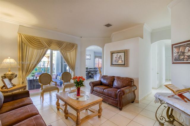 15959 SW 6th St, Pembroke Pines, FL 33027