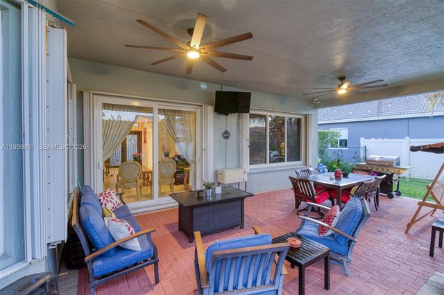 15959 SW 6th St, Pembroke Pines, FL 33027