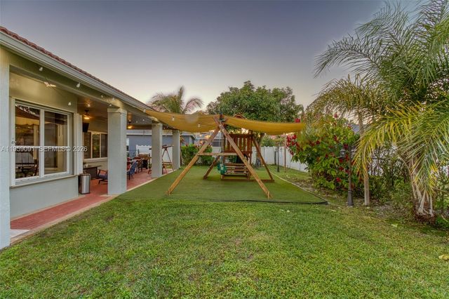 15959 SW 6th St, Pembroke Pines, FL 33027