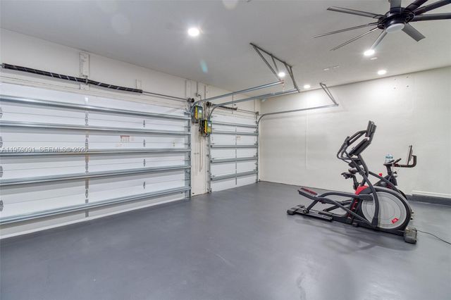 15959 SW 6th St, Pembroke Pines, FL 33027