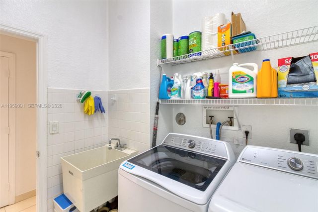 15959 SW 6th St, Pembroke Pines, FL 33027