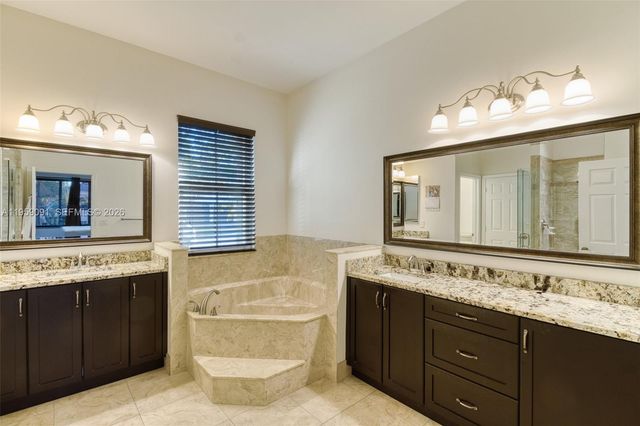 15959 SW 6th St, Pembroke Pines, FL 33027