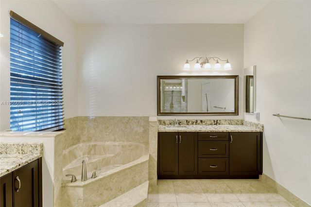 15959 SW 6th St, Pembroke Pines, FL 33027