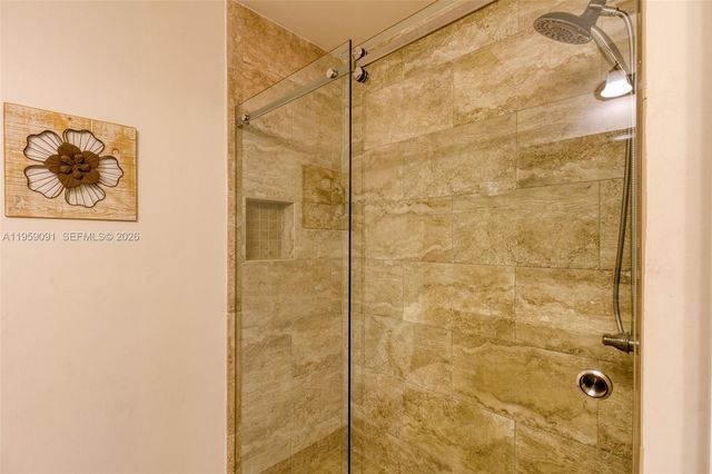 15959 SW 6th St, Pembroke Pines, FL 33027