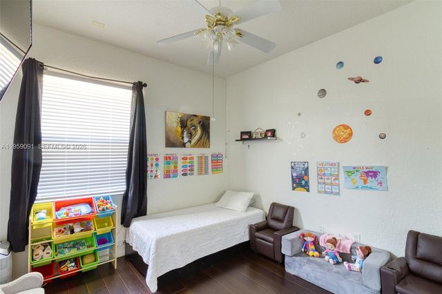 15959 SW 6th St, Pembroke Pines, FL 33027