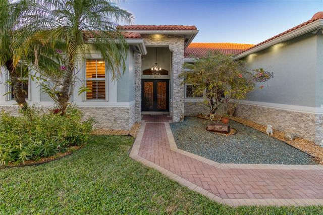 15959 SW 6th St, Pembroke Pines, FL 33027