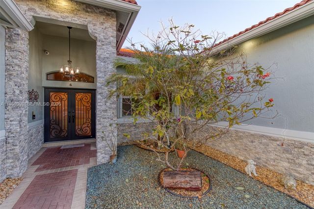 15959 SW 6th St, Pembroke Pines, FL 33027