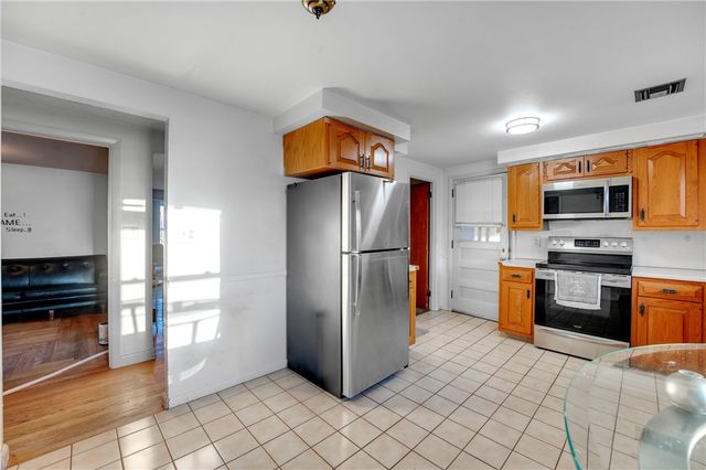 92 Weeden Avenue, East Providence, RI 02916