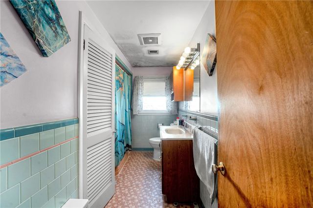 92 Weeden Avenue, East Providence, RI 02916