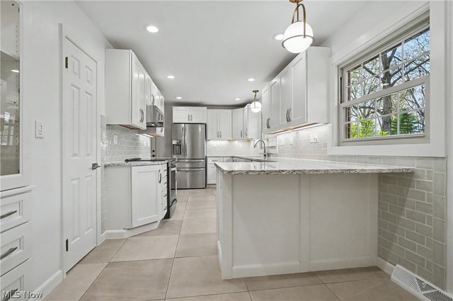 295 Sleepy Hollow Drive, Canfield, OH 44406