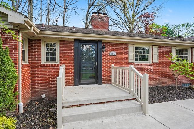 295 Sleepy Hollow Drive, Canfield, OH 44406
