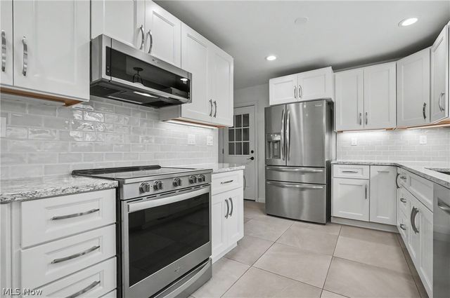 295 Sleepy Hollow Drive, Canfield, OH 44406