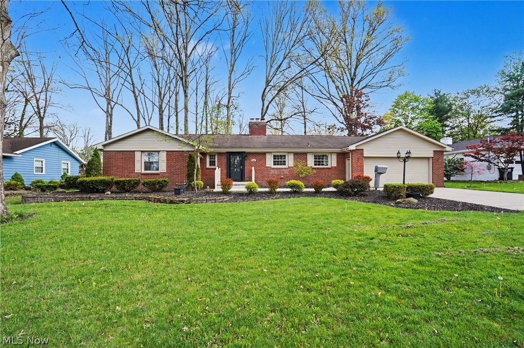 295 Sleepy Hollow Drive, Canfield, OH 44406