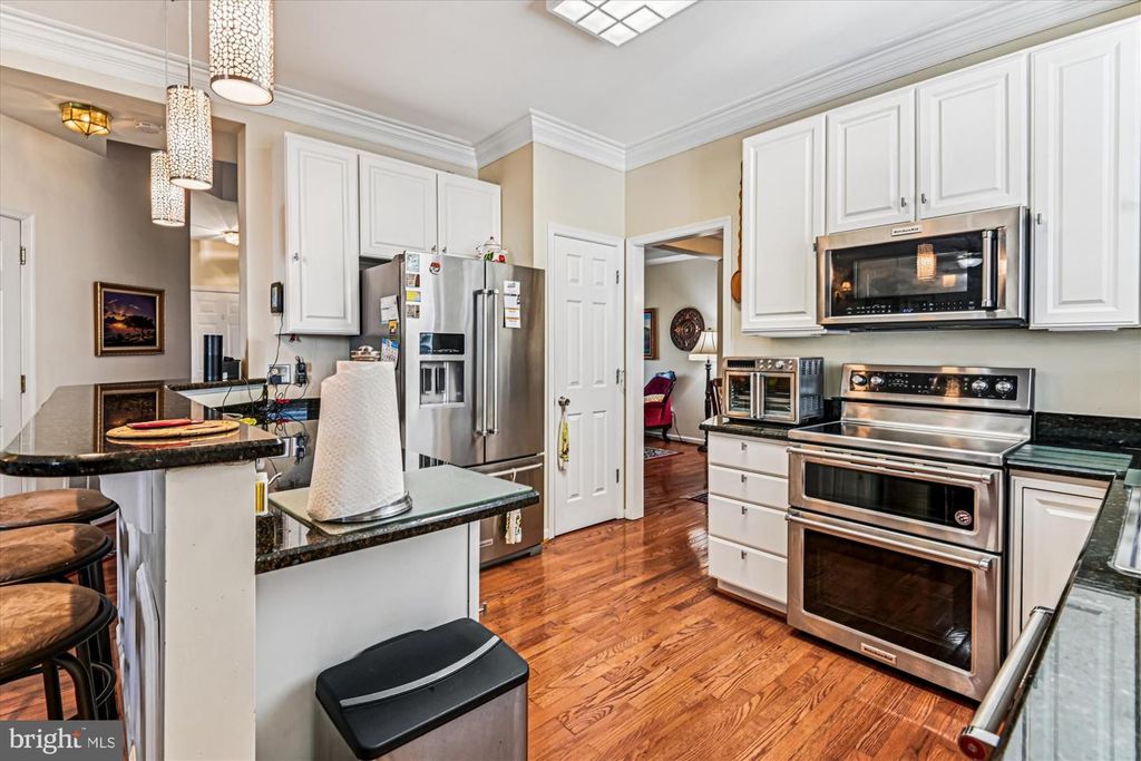 Image 10 of property listing at 910 WAGNER FARM CT, Millersville, MD 21108