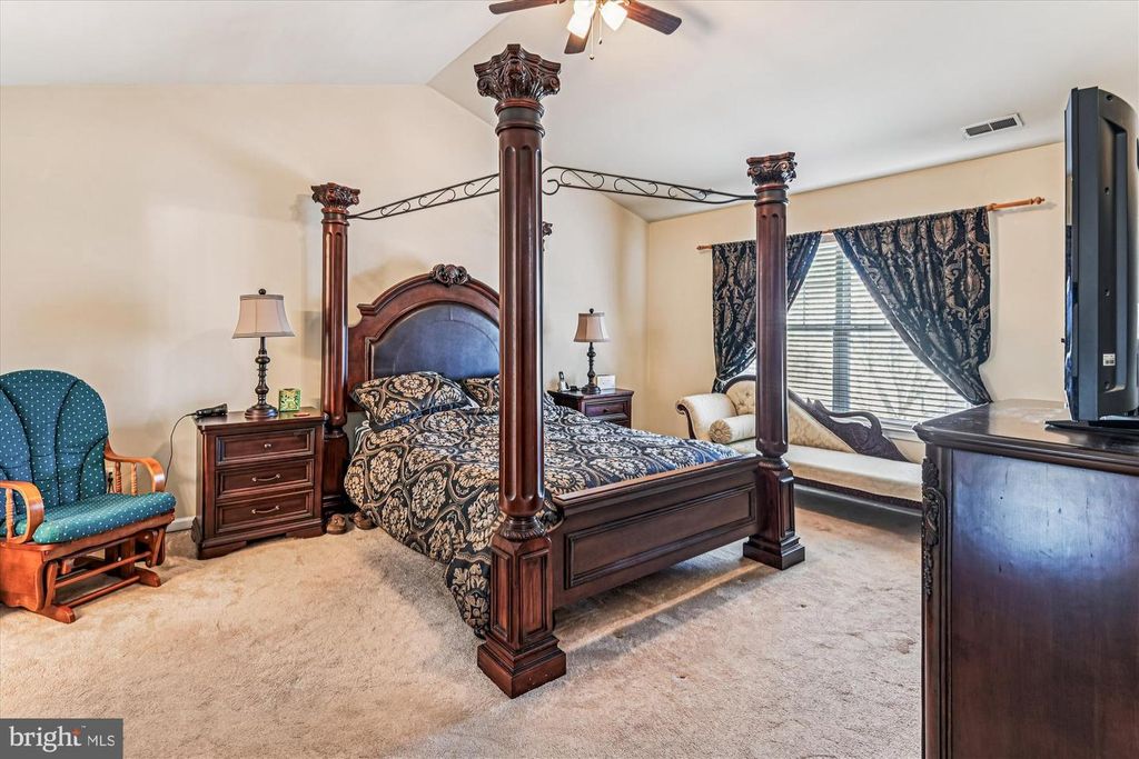 Image 12 of property listing at 910 WAGNER FARM CT, Millersville, MD 21108