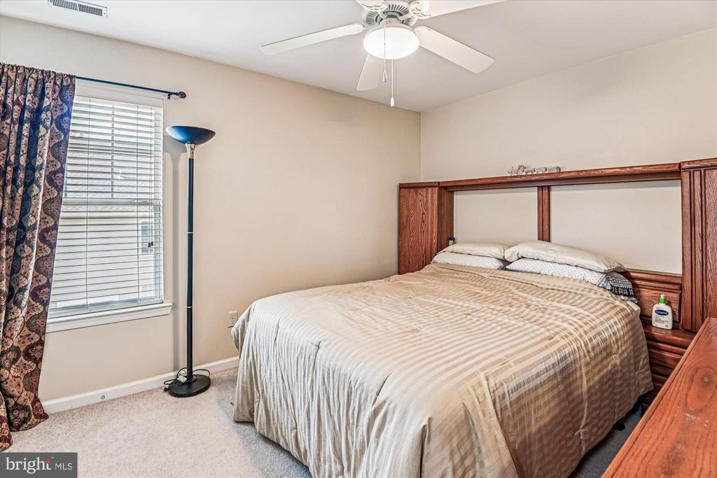 Image 13 of property listing at 910 WAGNER FARM CT, Millersville, MD 21108