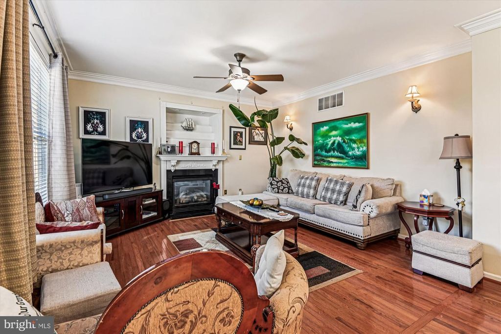 Image 16 of property listing at 910 WAGNER FARM CT, Millersville, MD 21108