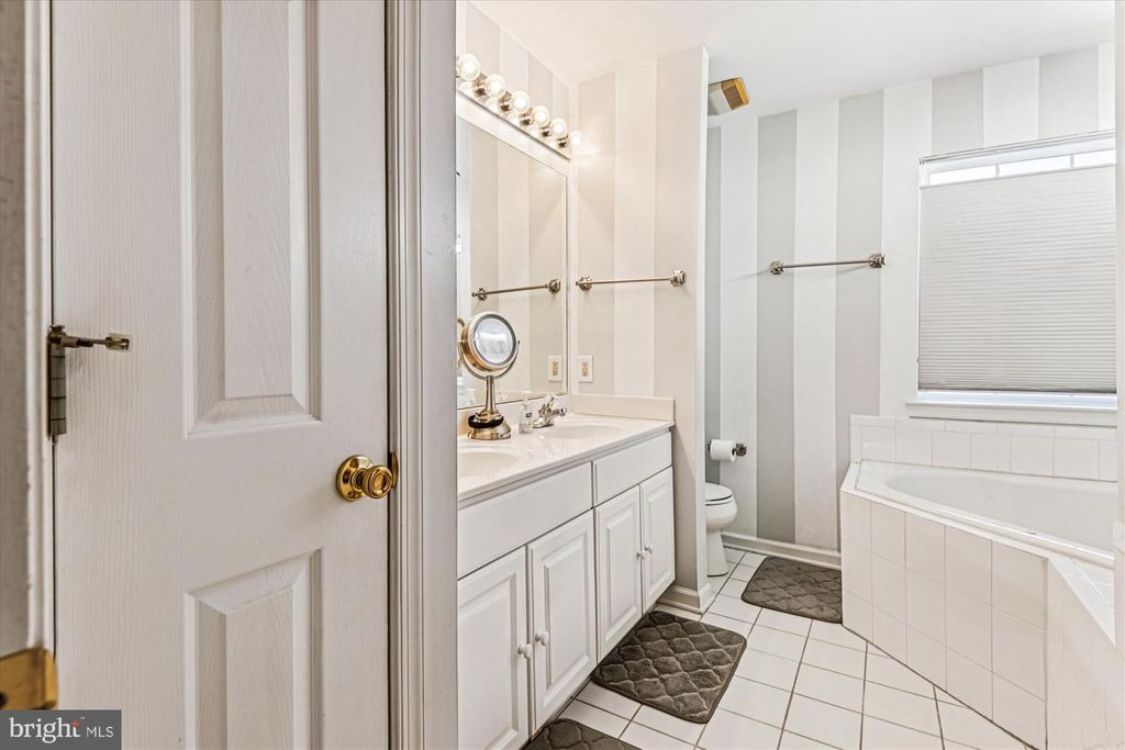 Image 3 of property listing at 910 WAGNER FARM CT, Millersville, MD 21108