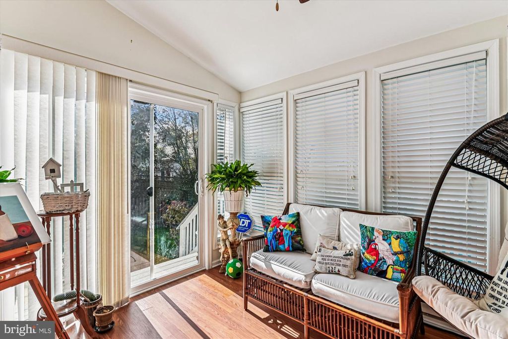 Image 4 of property listing at 910 WAGNER FARM CT, Millersville, MD 21108