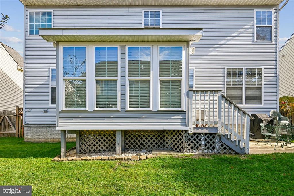 Image 5 of property listing at 910 WAGNER FARM CT, Millersville, MD 21108