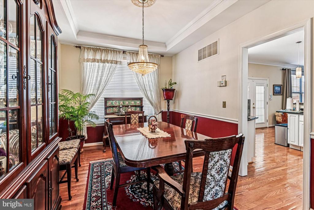 Image 7 of property listing at 910 WAGNER FARM CT, Millersville, MD 21108