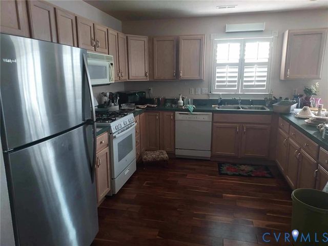 411 Stone Hearth Ct, Hopewell, VA 23860