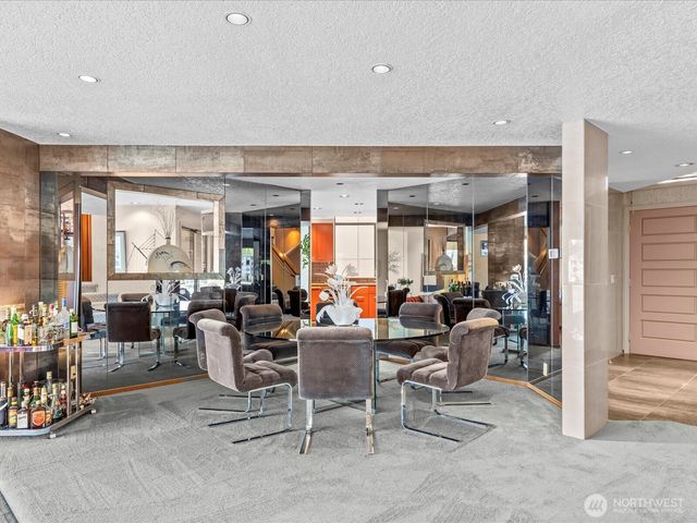 5622 39th Avenue W, Seattle, WA 98199