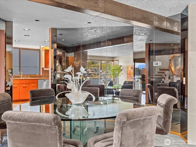 5622 39th Avenue W, Seattle, WA 98199