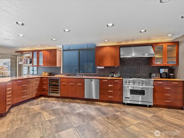 5622 39th Avenue W, Seattle, WA 98199