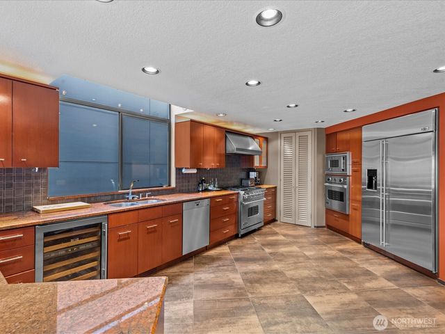 5622 39th Avenue W, Seattle, WA 98199