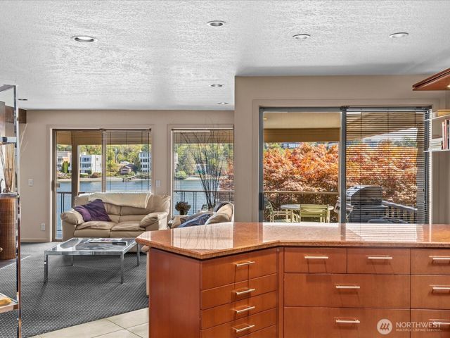 5622 39th Avenue W, Seattle, WA 98199