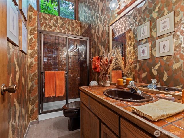 5622 39th Avenue W, Seattle, WA 98199