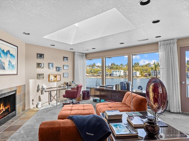 5622 39th Avenue W, Seattle, WA 98199