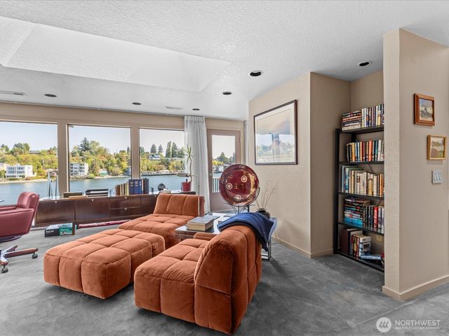 5622 39th Avenue W, Seattle, WA 98199