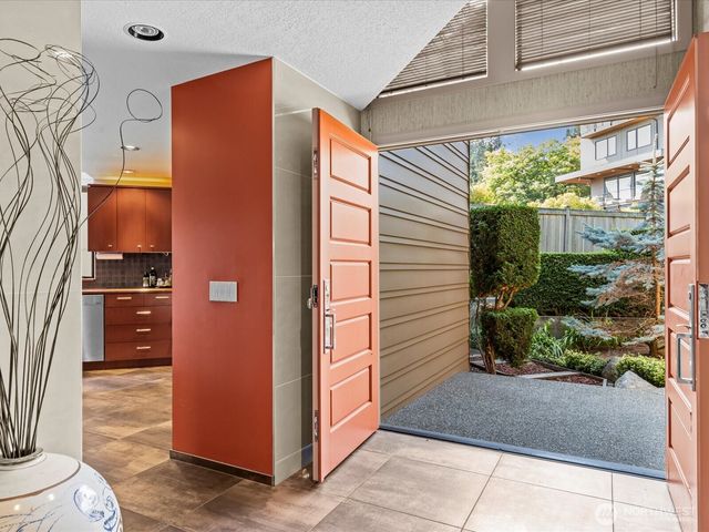 5622 39th Avenue W, Seattle, WA 98199