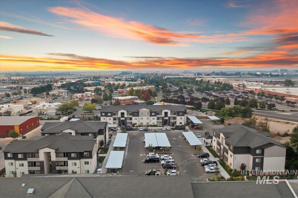 9848 W Sand Hill Dr, Nampa, ID 83687 photo 2